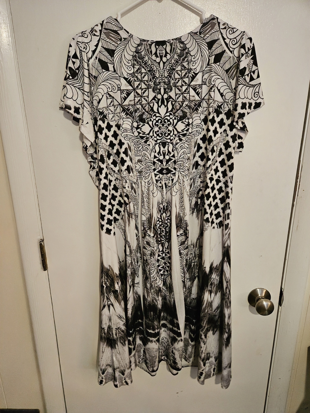Apt. 9 Monochrome Black & White Printed V-Neck Dress - Picture 4 of 4